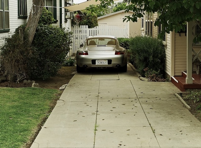Driveway Restoration 101: How Concrete Contractors Eugene OR Revive Your Surfaces
