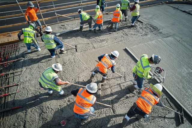 How Industrial Concrete Contractors Handle Complex Business Projects