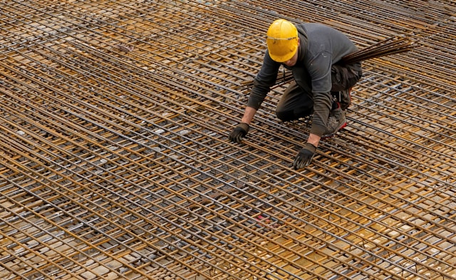 Residential Vs Commercial Concrete Projects in Eugene OR: Choosing the Right Contractor
